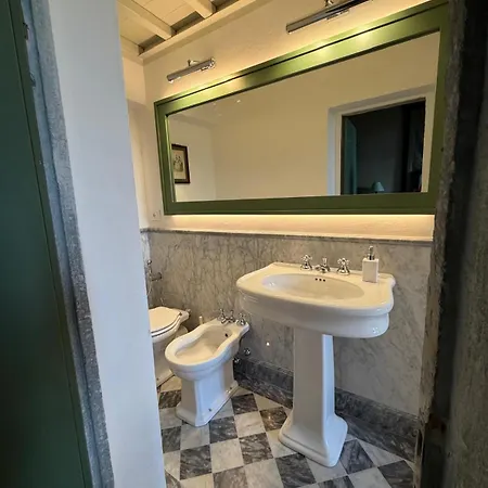 מלון Castello Di 3*